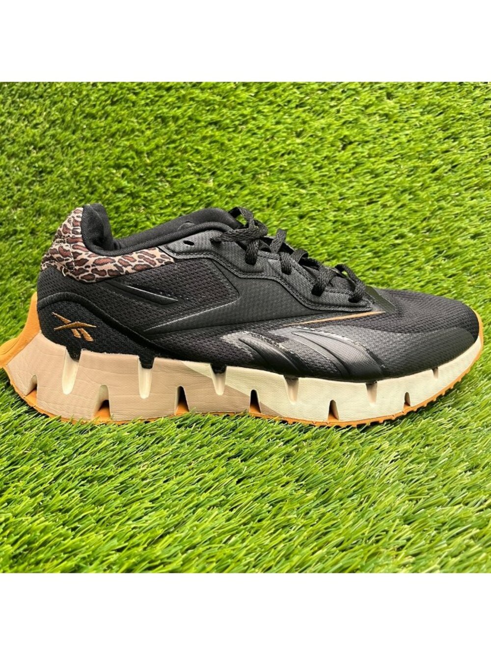 Reebok Zig Dynamica 4 Womens Size 9 Black Beige Athletic Running Shoes Sneakers